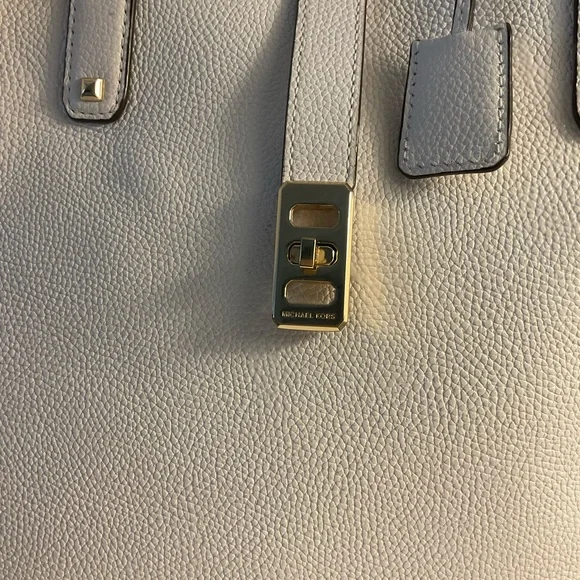 Michael Kors Elegant White Tote Bag - Picture 9 of 11